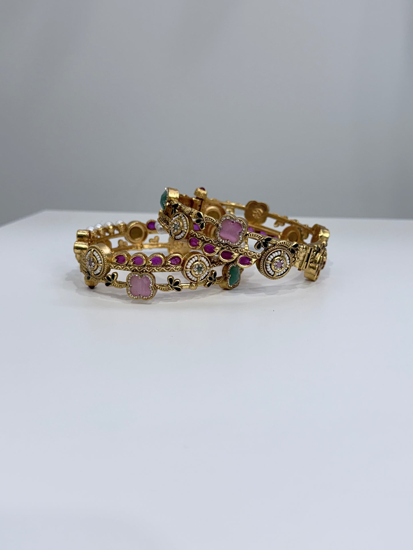Beautiful Bracelet Style Karay - Gold with Delicate Stone Work - SZ:2-8