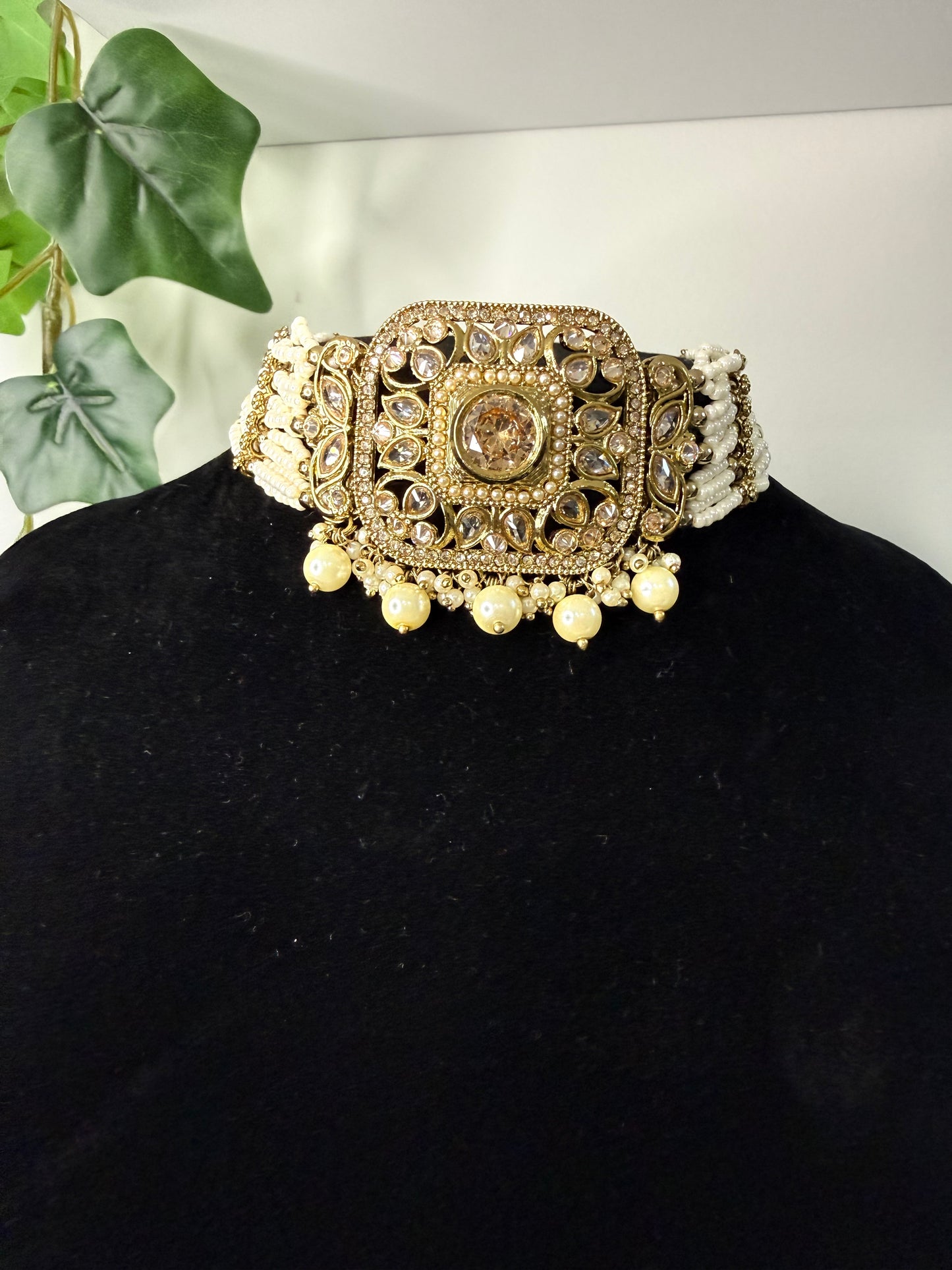 Champagne Stone Choker Set with Tikka