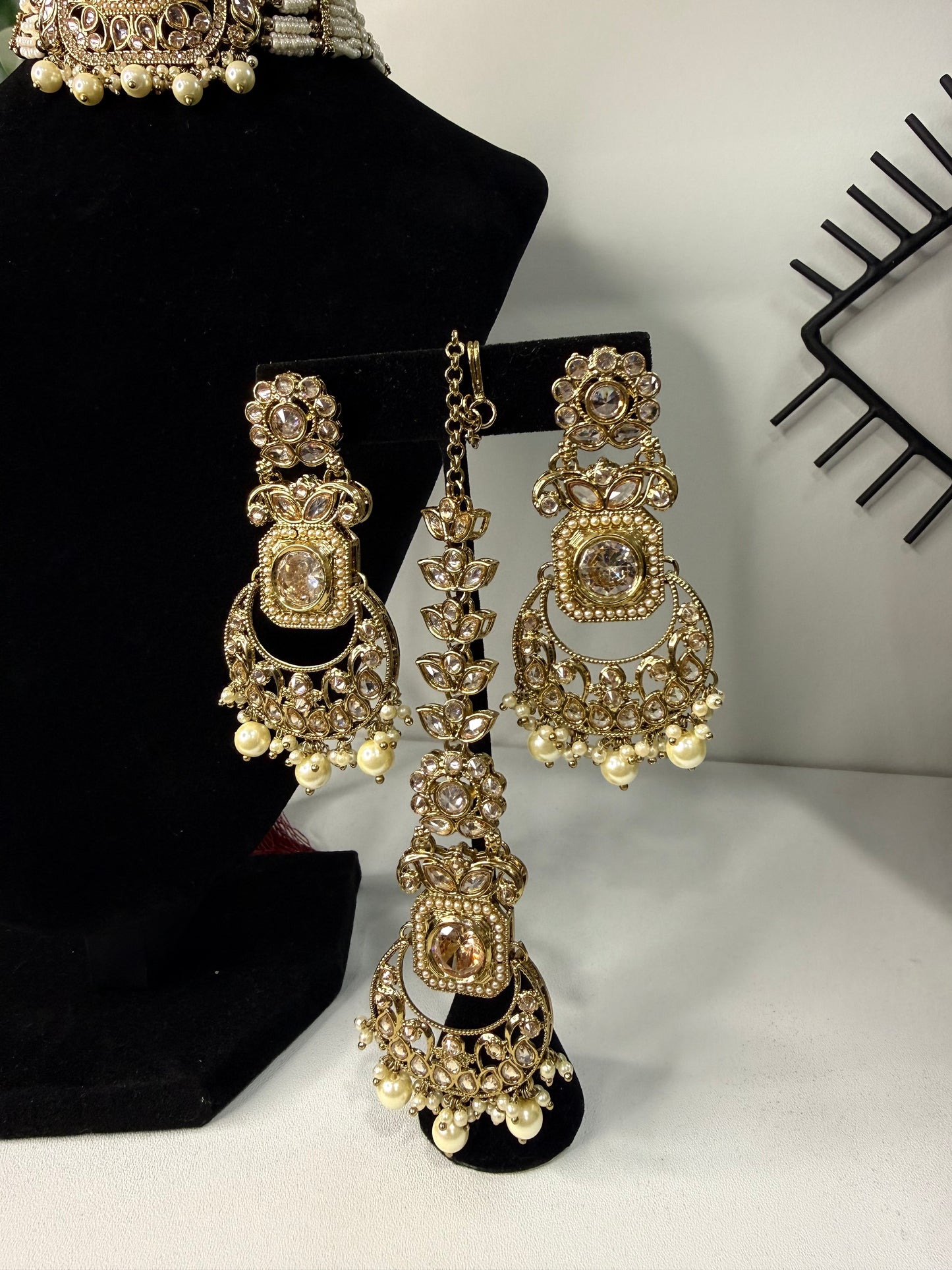 Beautiful Mint Champagne Stone Set with Tikka