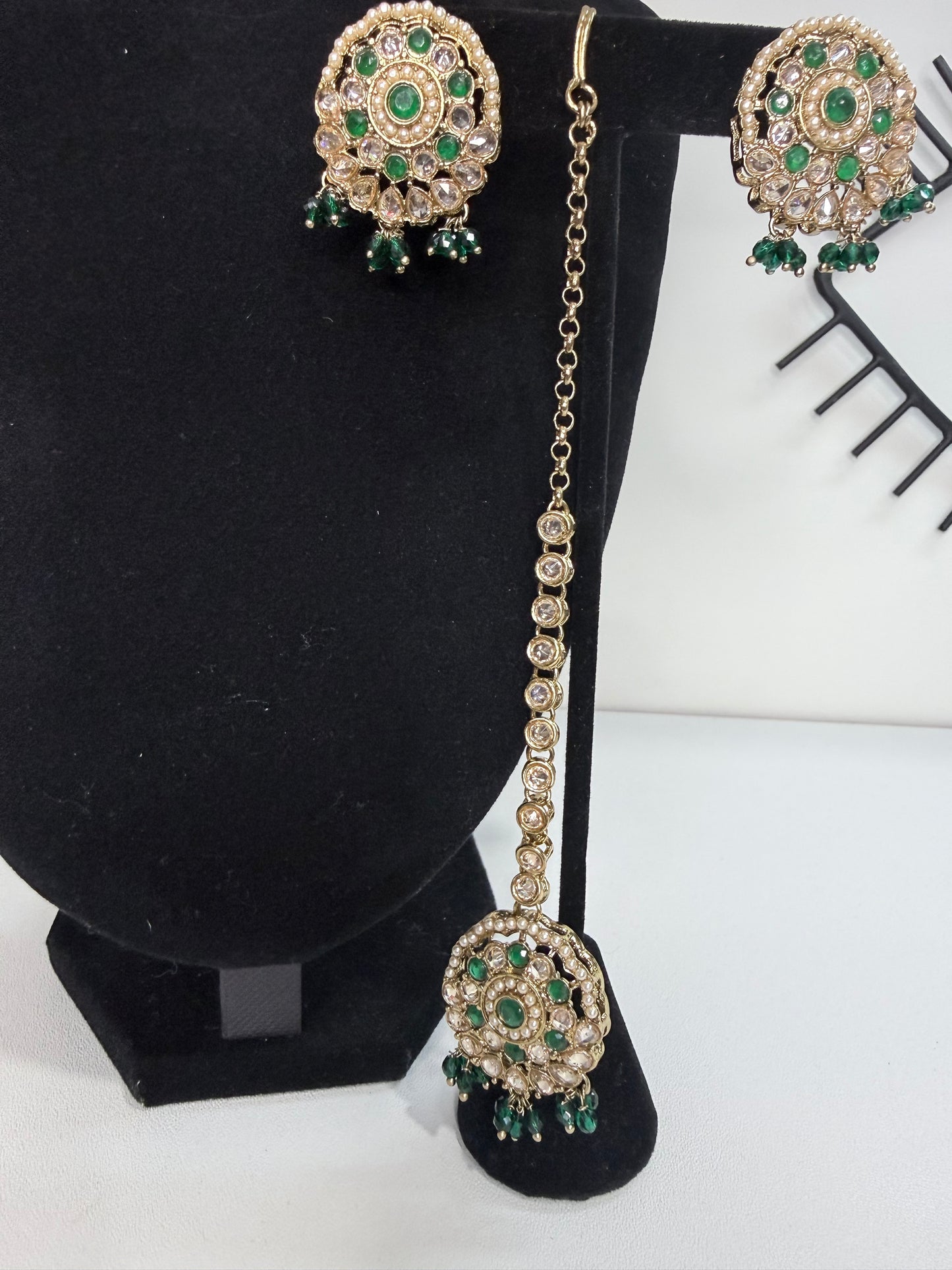 Delicate Green Stone Set with Studs and Tikka