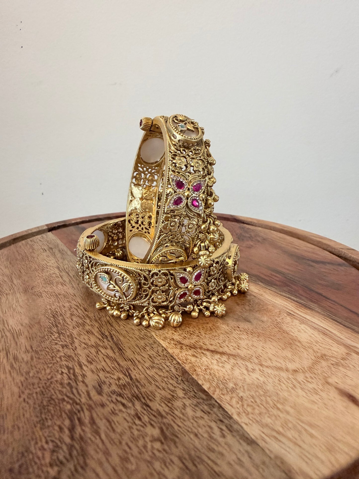 Detailed Gold, openable Karay size 2-4