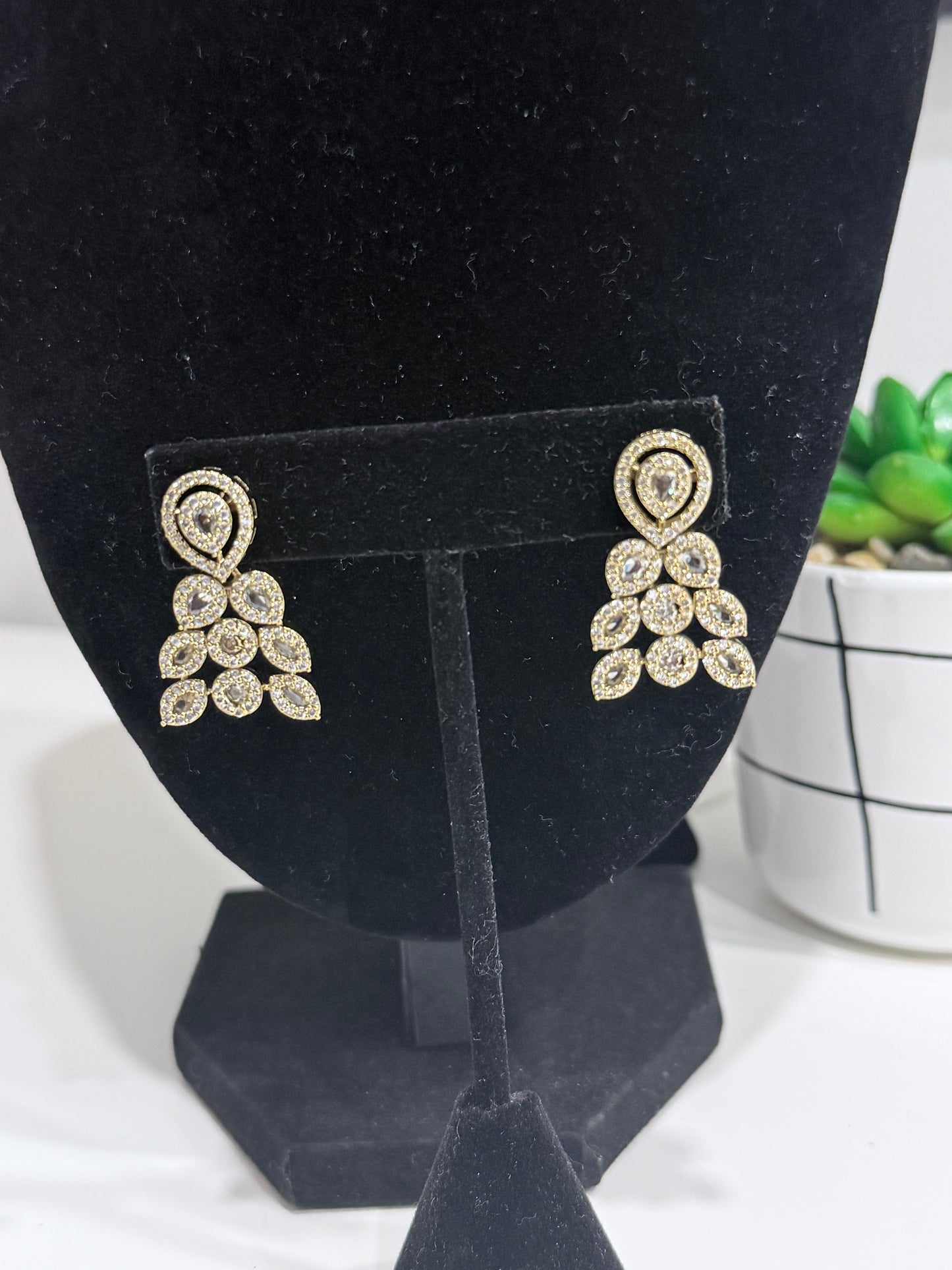 Cubic Zirconia Stone Set In Gold Polish