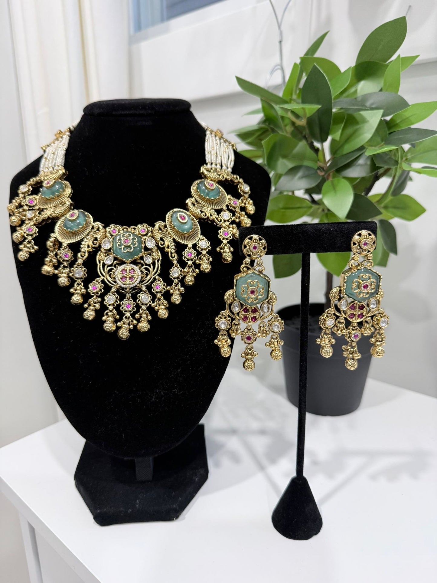 Pearl Detail Heritage Set