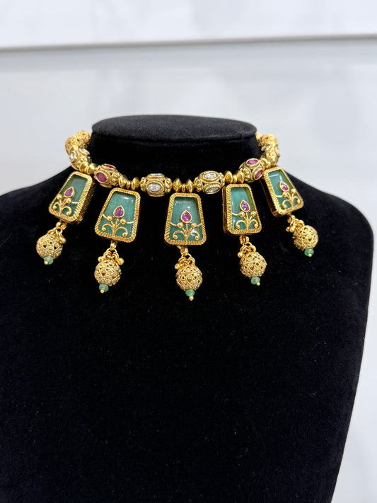 Unique Heritage Set - "Bottle Green" Stone set in Gold