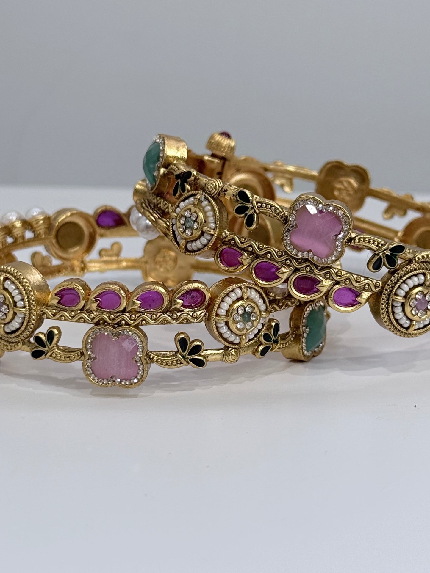 Beautiful Bracelet Style Karay - Gold with Delicate Stone Work - SZ:2-8