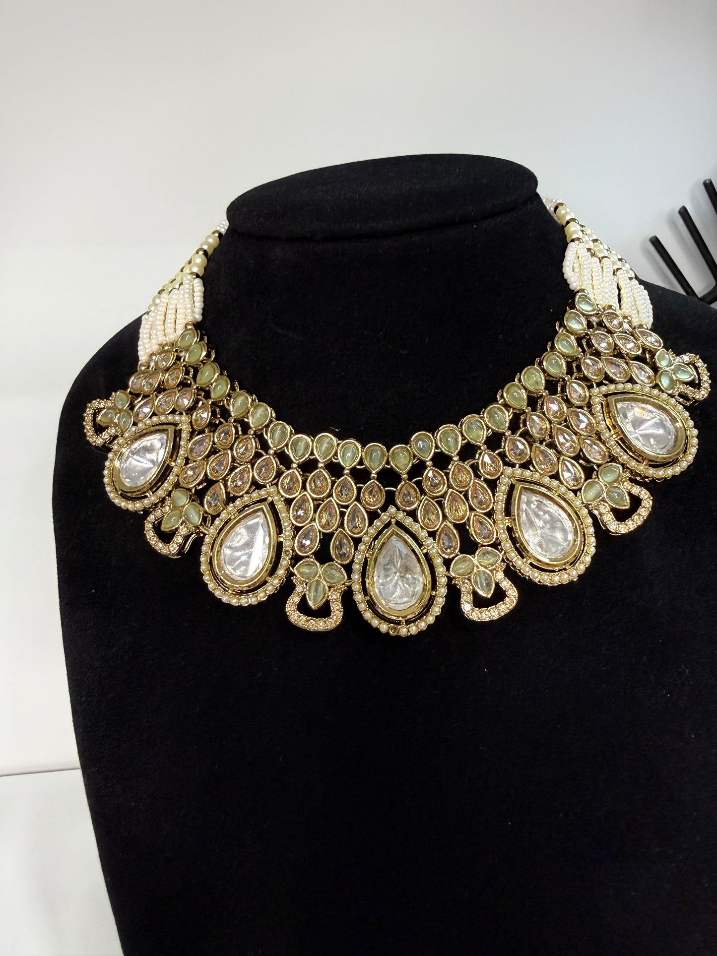 Beautiful Mint Champagne Stone Set with Tikka