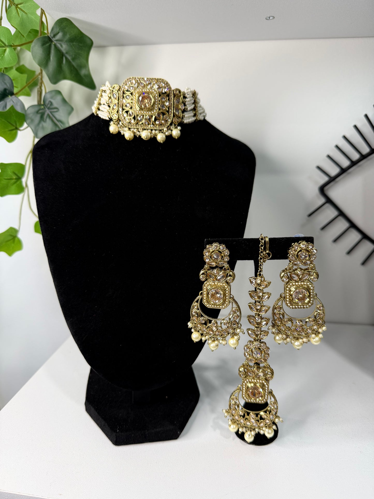 Champagne Stone Choker Set with Tikka