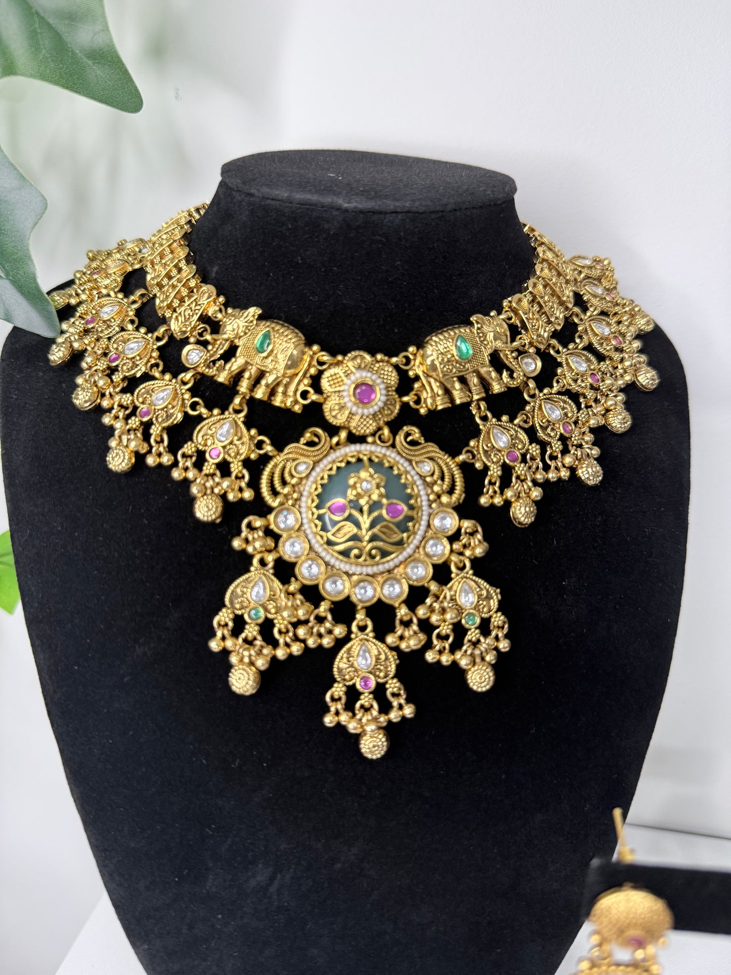 STUNNING Heritage Set with Double Chain Detail