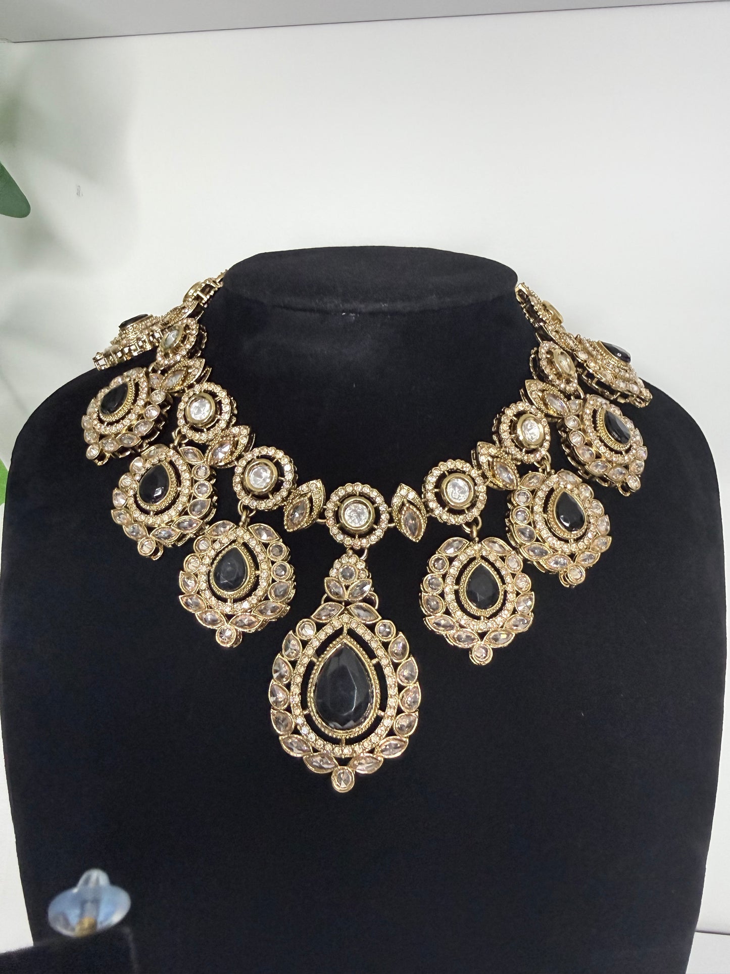 Champagne and Black Stone Set with Tikka