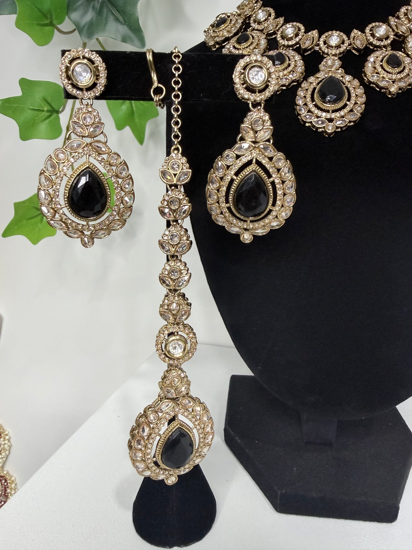 Champagne and Black Stone Set with Tikka