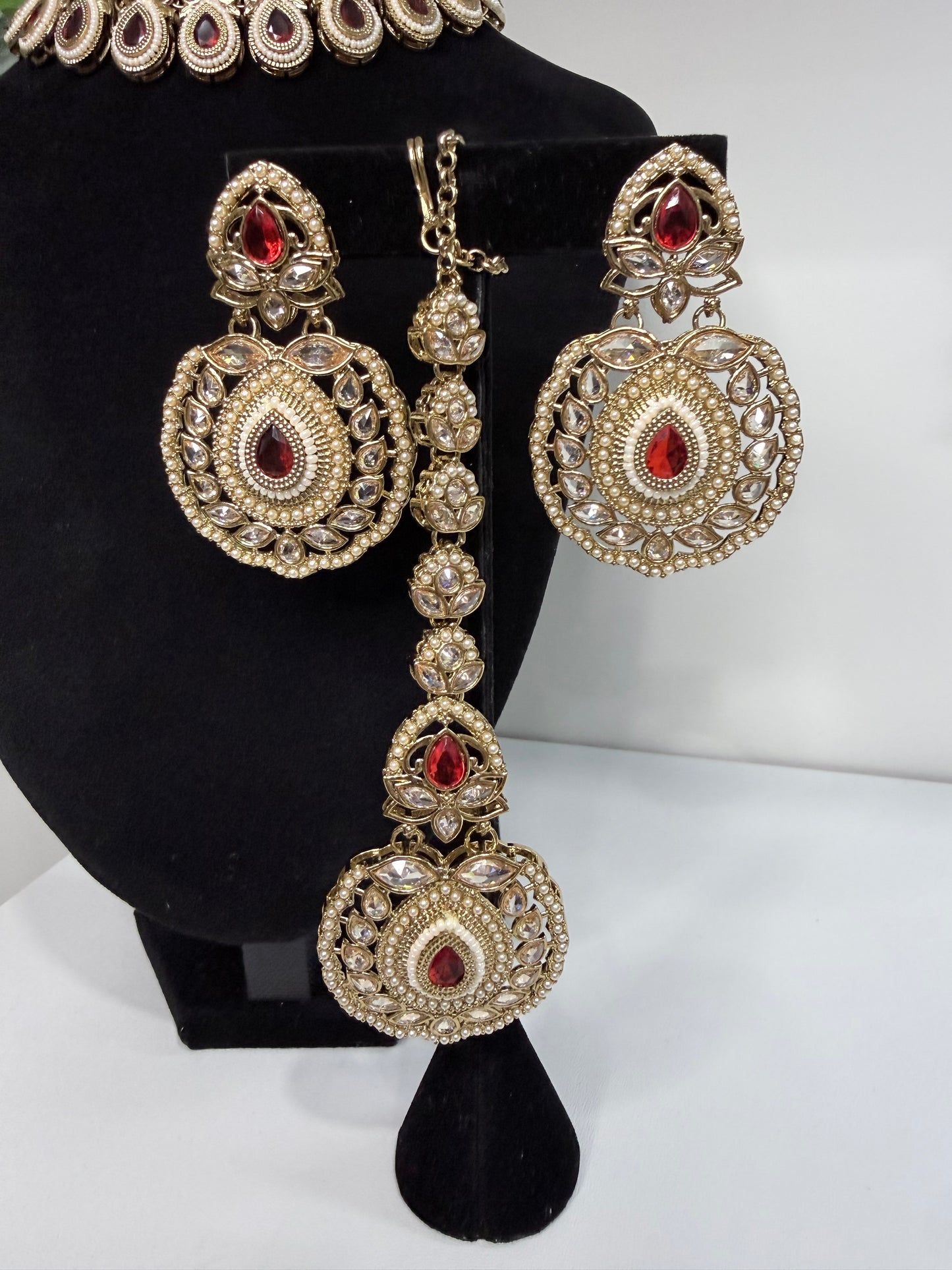 Red and Gold Collar-Style Choker Set with Tikka