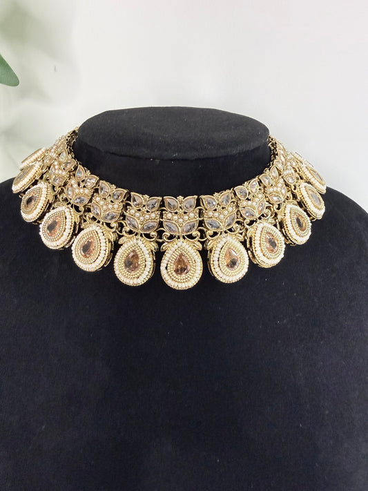 Gold Collar-Style Choker Set with Tikka