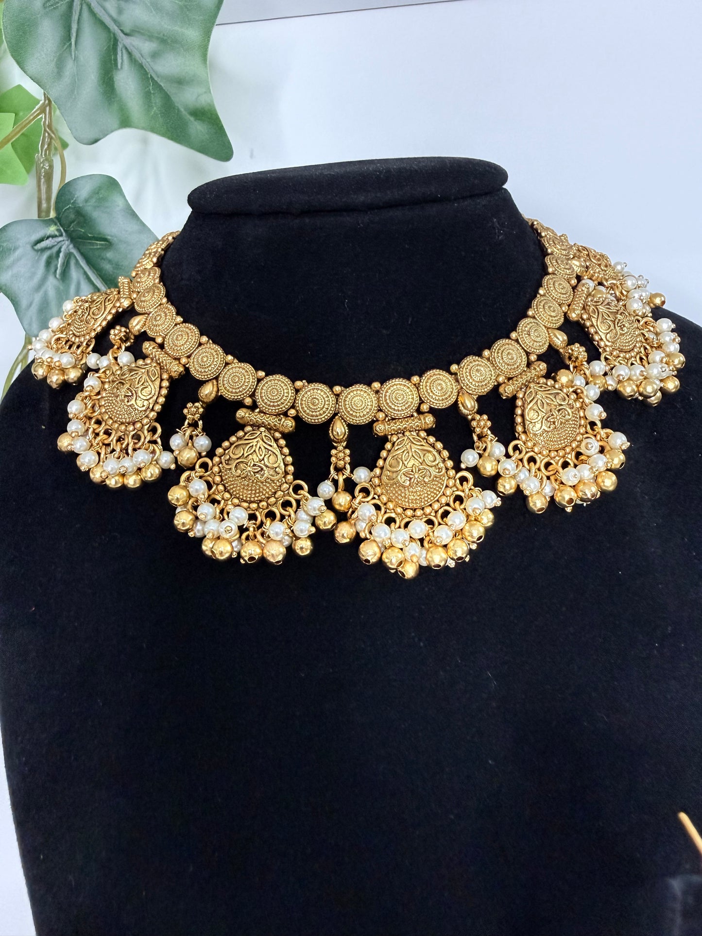 STUNNER Like-Gold Set with Pearl Detail