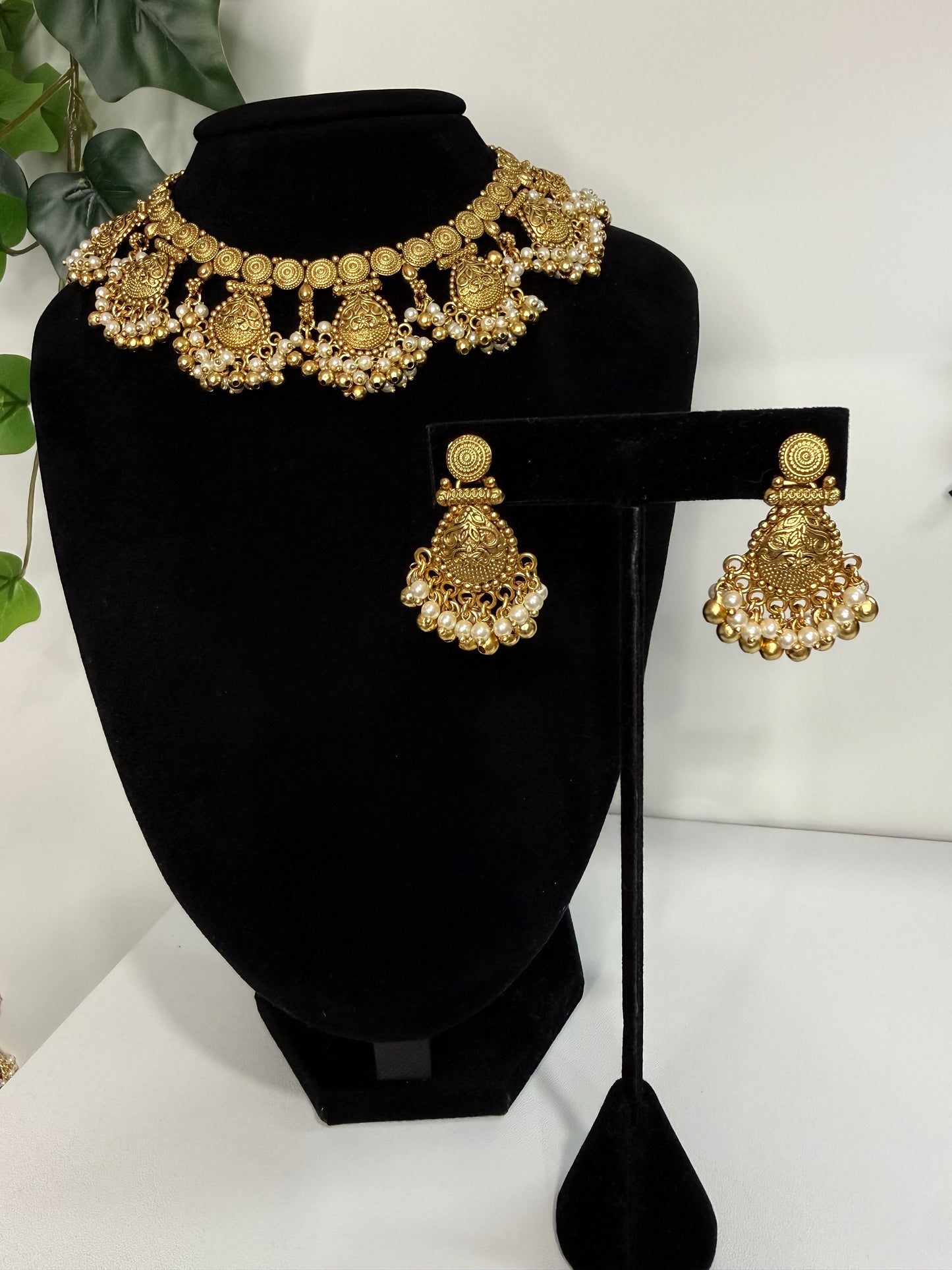 STUNNER Like-Gold Set with Pearl Detail