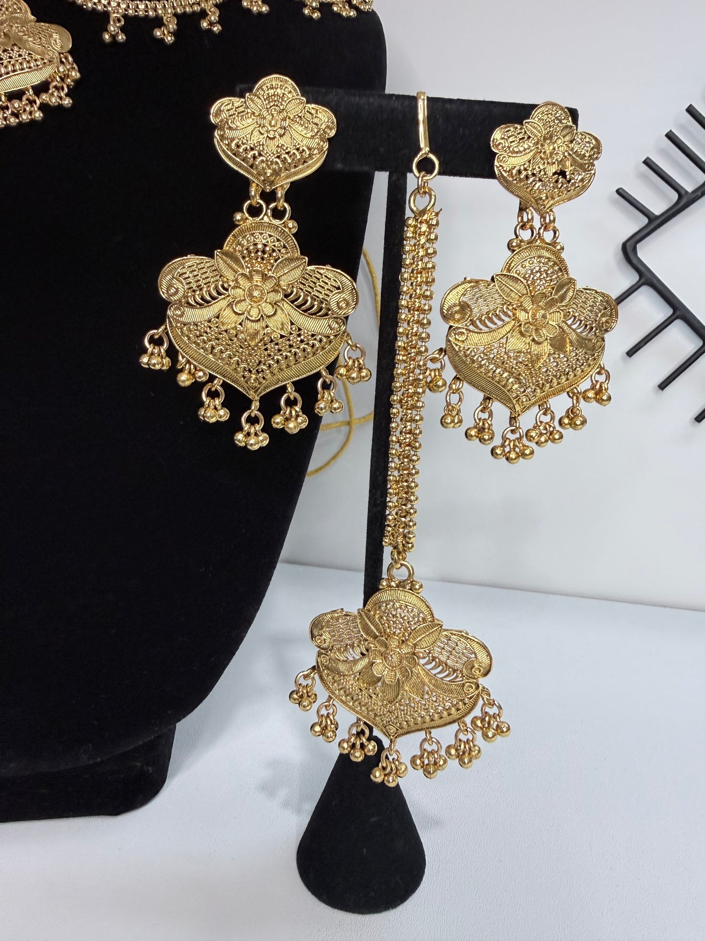 TRENDING: Detailed Layered style Gold-Like Set with Tikka