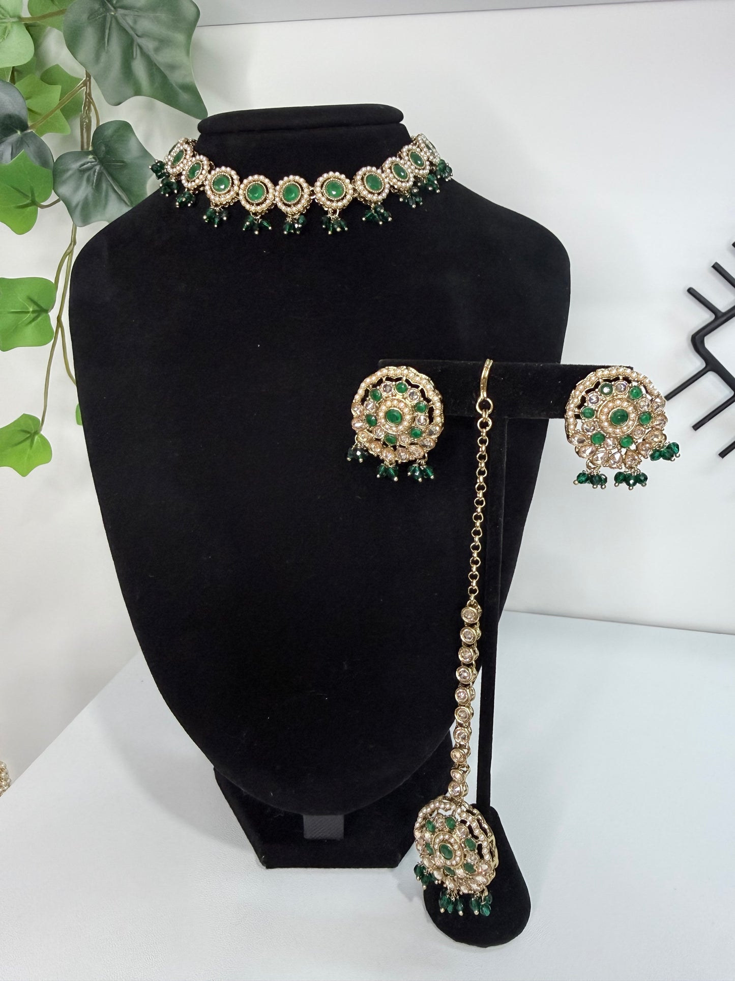 Delicate Green Stone Set with Studs and Tikka