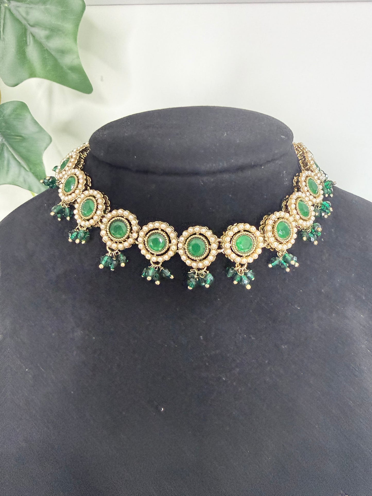 Delicate Green Stone Set with Studs and Tikka