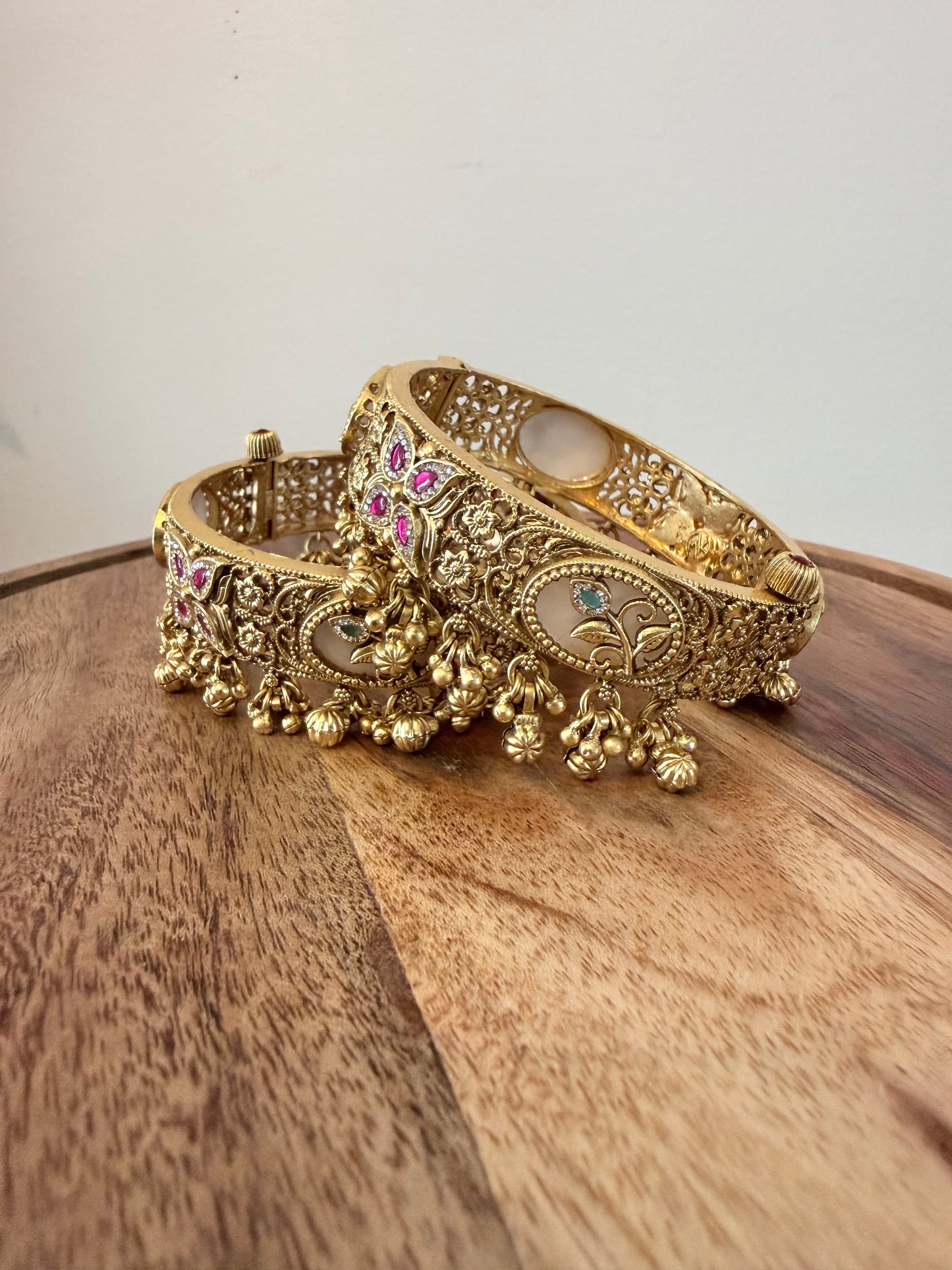 Detailed Gold, openable Karay size 2-4
