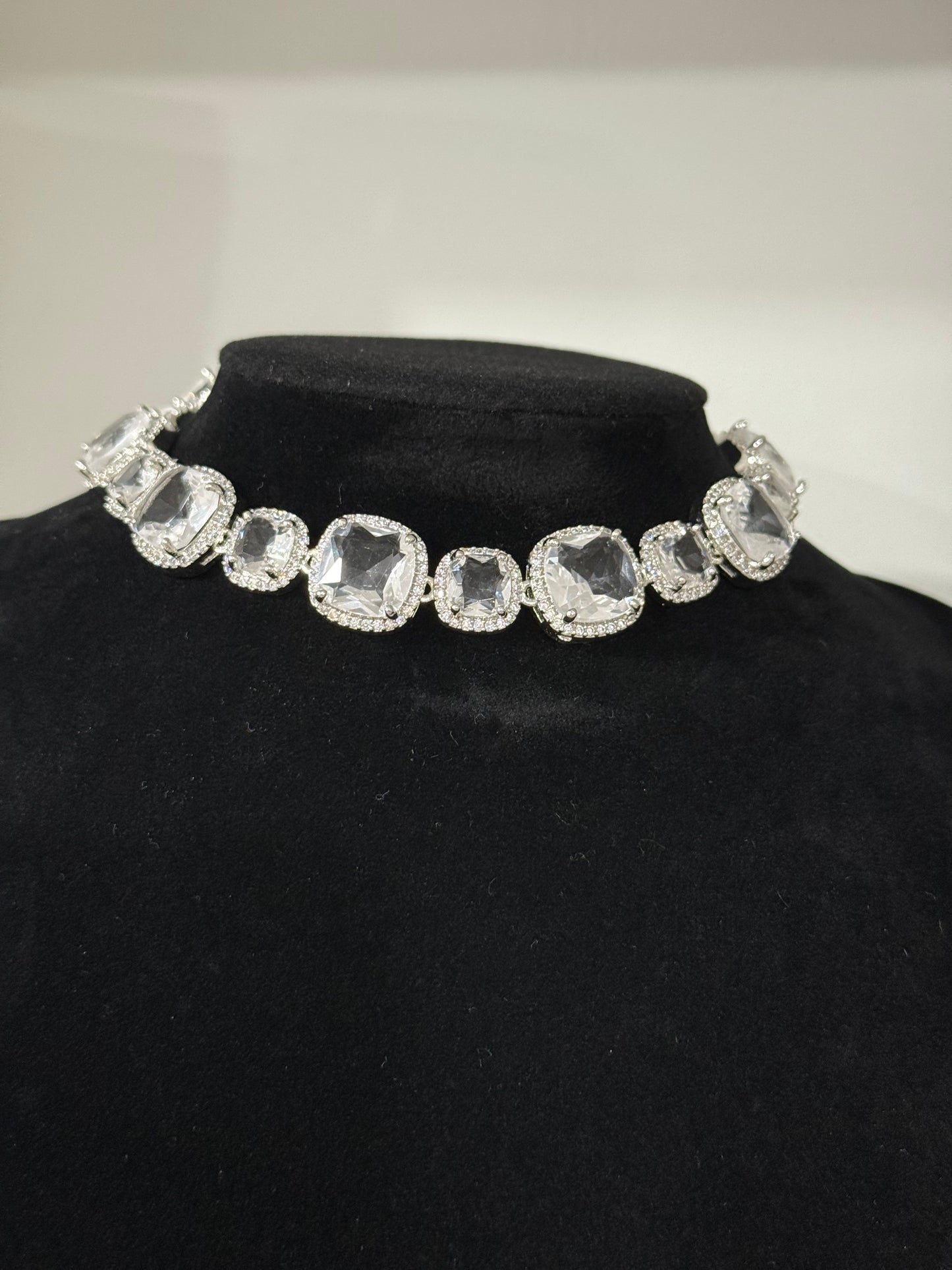 Elegant Stone Choker Set