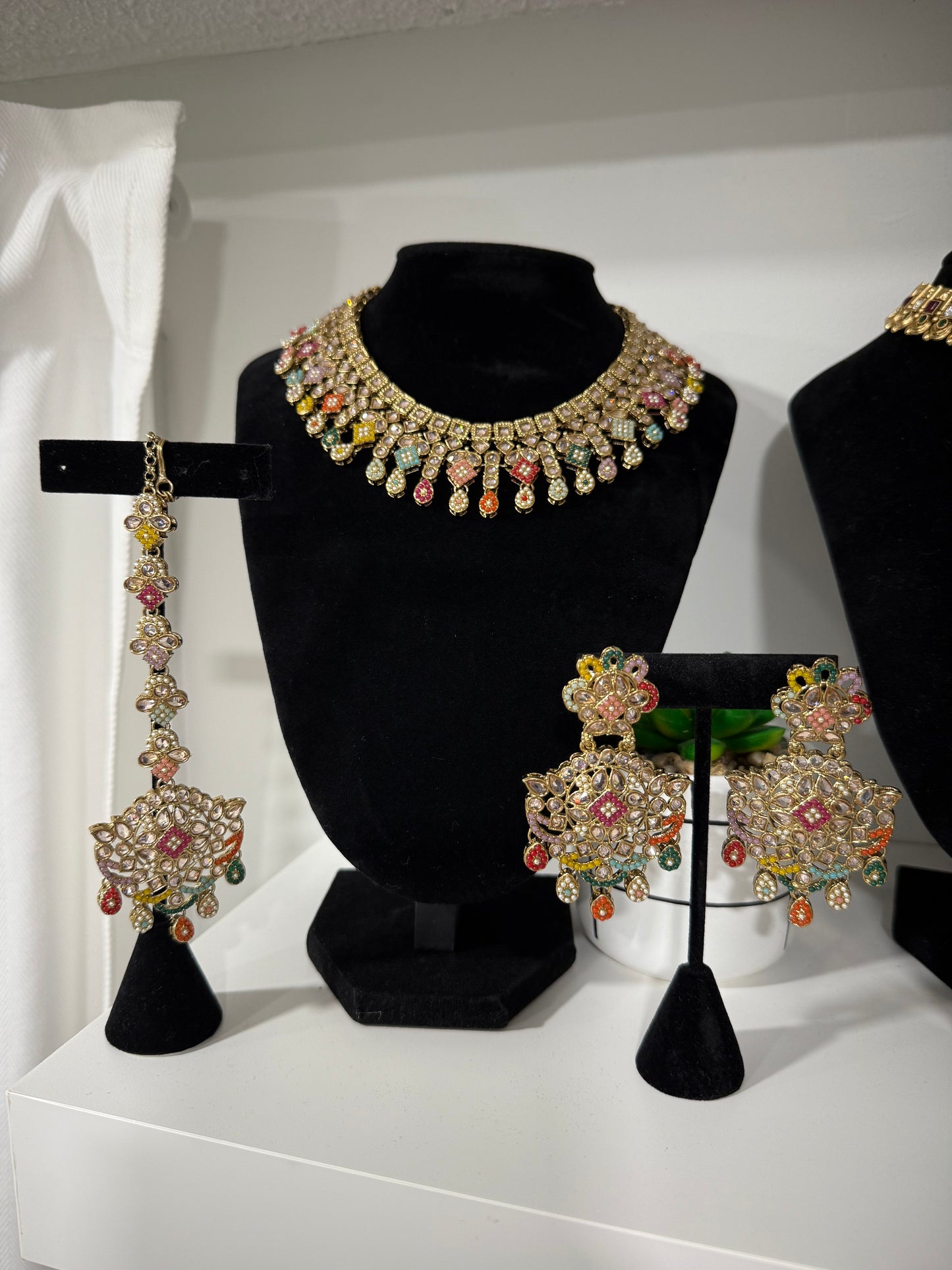 Multi-Stone Choker Set with Tikka