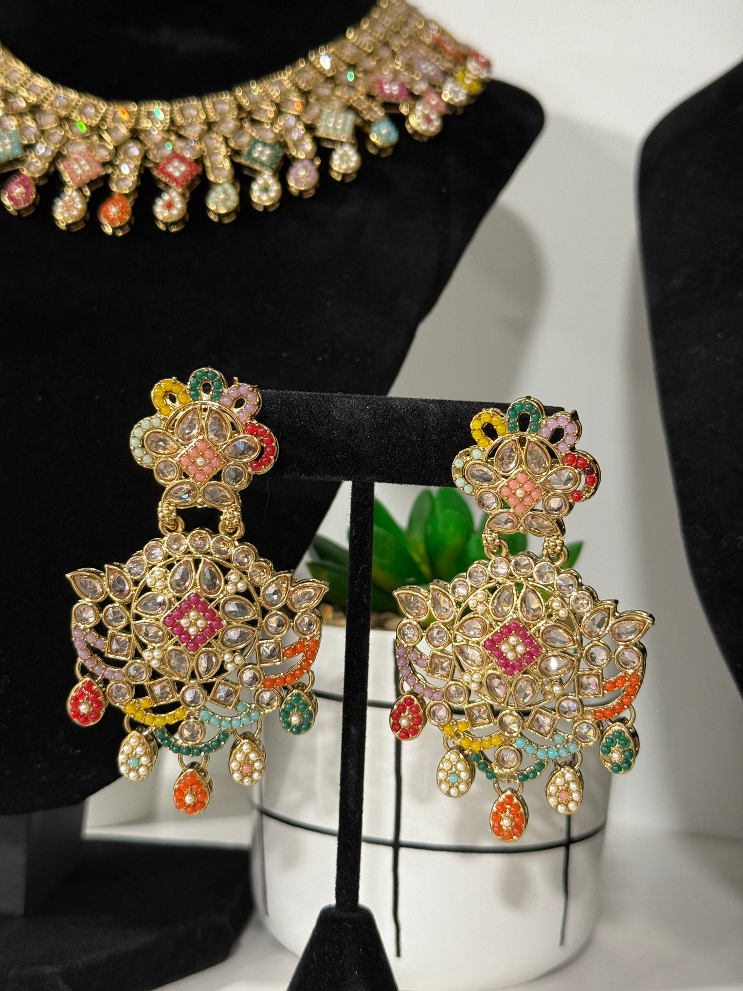Multi-Stone Choker Set with Tikka