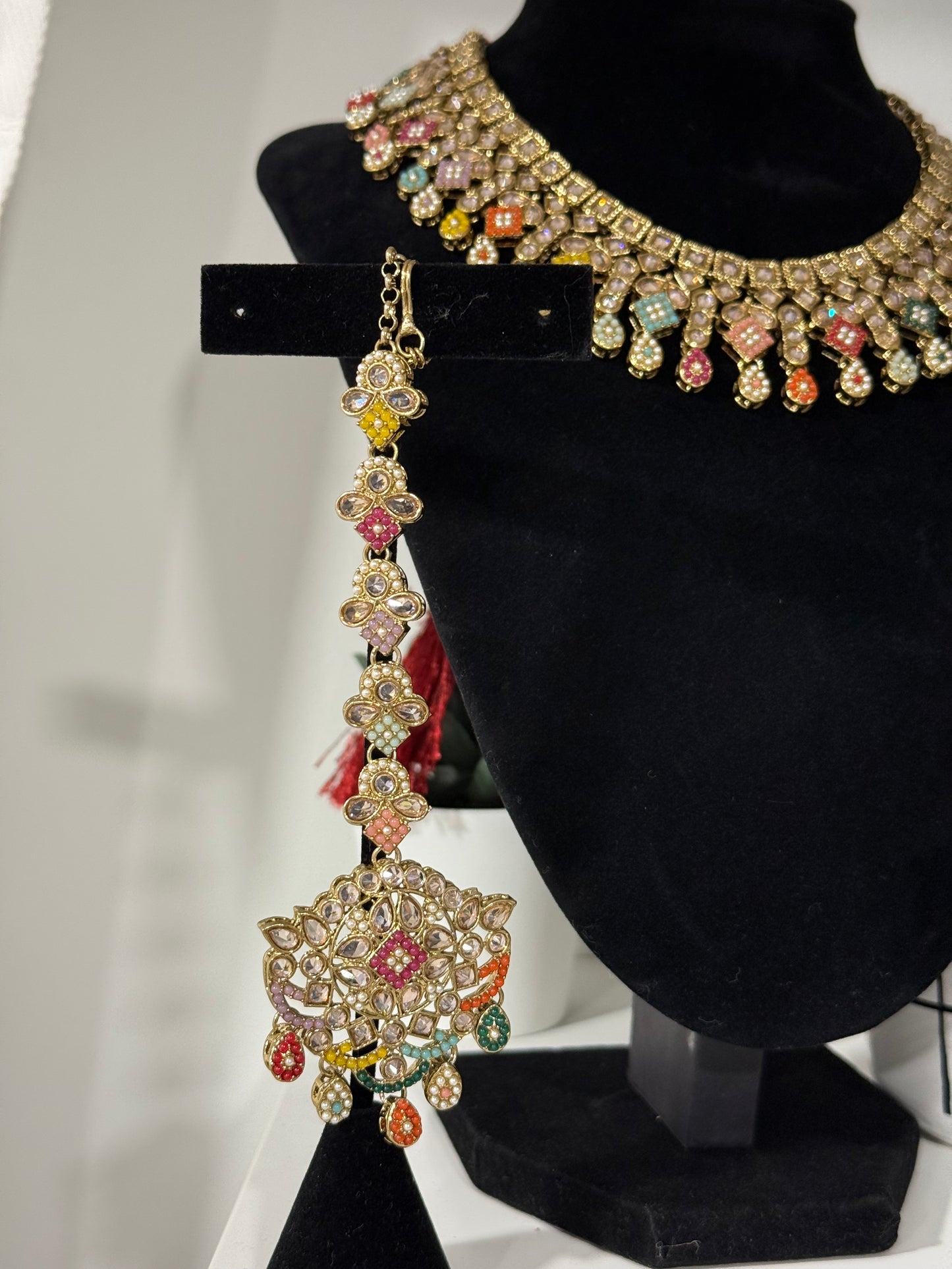 Multi-Stone Choker Set with Tikka